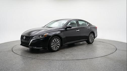 Super Black 2025 Nissan Altima SV FWD