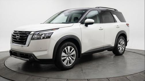 Glacier White 2025 Nissan Pathfinder SV 4WD