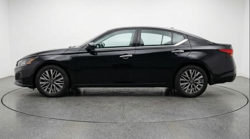 Super Black 2025 Nissan Altima SV FWD