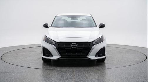 Glacier White 2025 Nissan Altima SV FWD