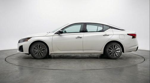 Glacier White 2025 Nissan Altima SV FWD