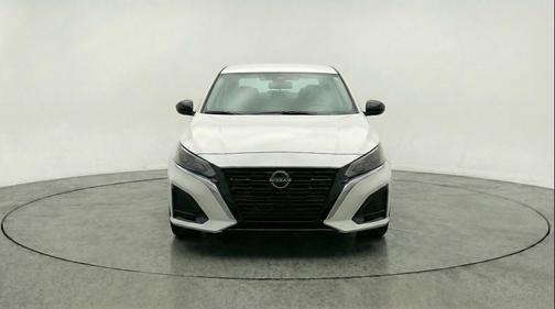 Glacier White 2025 Nissan Altima SV FWD