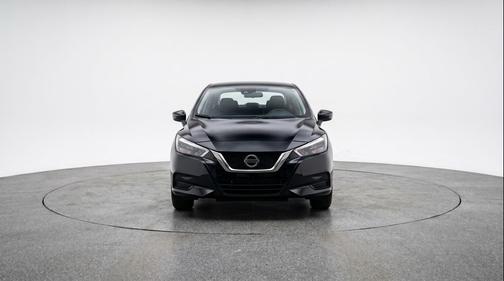 Super Black 2025 Nissan Versa 1.6 SV