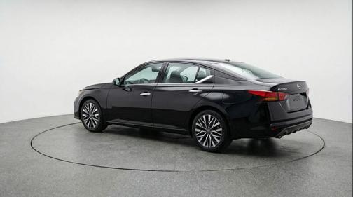 Super Black 2025 Nissan Altima SV FWD