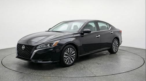 Super Black 2025 Nissan Altima SV FWD
