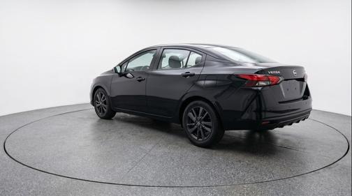 Super Black 2025 Nissan Versa 1.6 SV