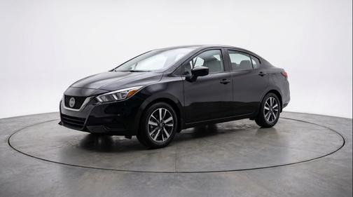 Super Black 2025 Nissan Versa 1.6 SV