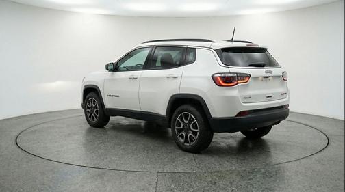Bright White Clearcoat 2025 Jeep Compass Trailhawk