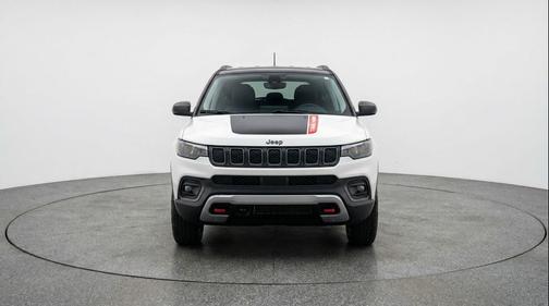 Bright White Clearcoat 2025 Jeep Compass Trailhawk