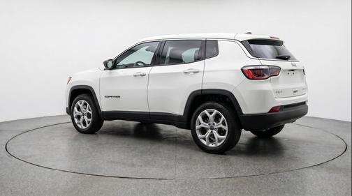 Bright White Clearcoat 2025 Jeep Compass Latitude