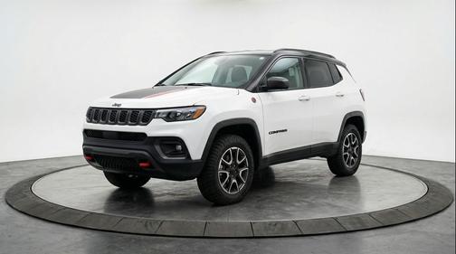 Bright White Clearcoat 2025 Jeep Compass Trailhawk