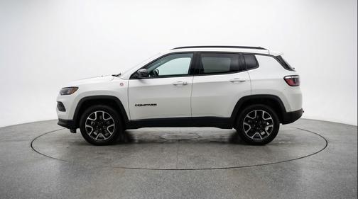 Bright White Clearcoat 2025 Jeep Compass Trailhawk