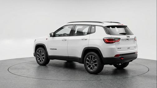 Bright White Clearcoat 2025 Jeep Compass Trailhawk