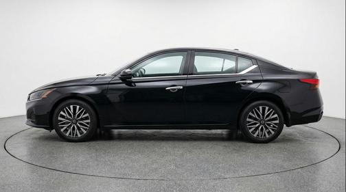 Super Black 2025 Nissan Altima SV FWD