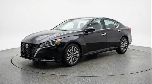 Super Black 2025 Nissan Altima SV FWD