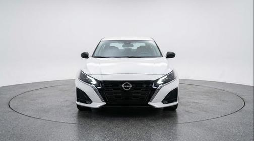 Glacier White 2025 Nissan Altima SV FWD