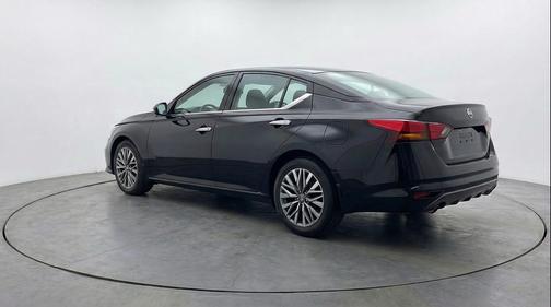 Super Black 2025 Nissan Altima SV FWD