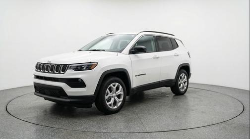 Bright White Clearcoat 2025 Jeep Compass Latitude
