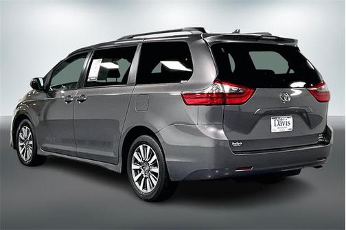 2020 Toyota Sienna LE