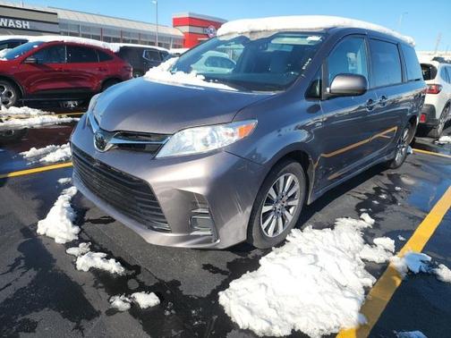 2020 Toyota Sienna LE