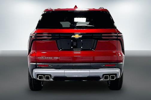 Radiant Red Tintcoat 2026 Chevrolet Traverse LT