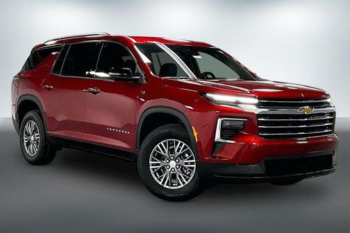 Radiant Red Tintcoat 2026 Chevrolet Traverse LT
