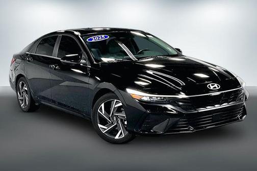 Abyss Black 2025 Hyundai ELANTRA Limited