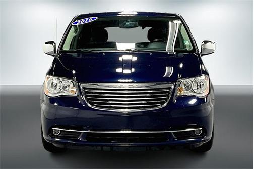2016 Chrysler Town & Country Touring-L