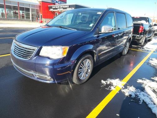 2016 Chrysler Town & Country Touring-L