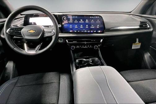 Mosaic Black Metallic 2026 Chevrolet Traverse LT