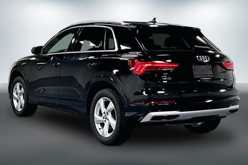 Mythos Black Metallic 2019 Audi Q3 2.0T Premium