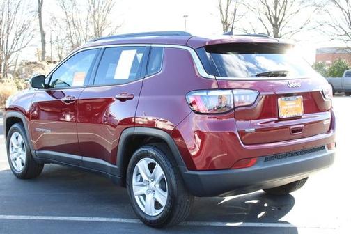 Photo 4 of 36 of 2022 Jeep Compass Latitude