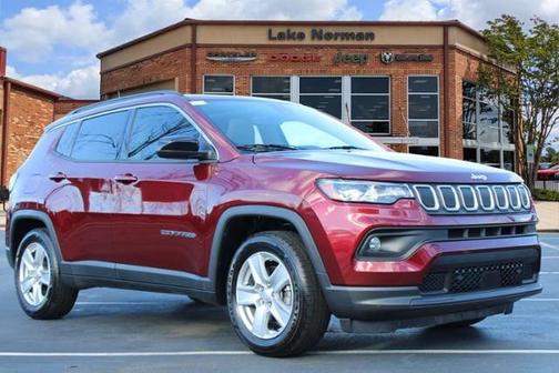 Photo 1 of 36 of 2022 Jeep Compass Latitude