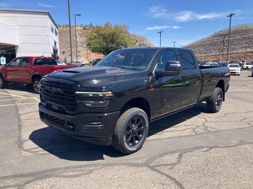 2025 RAM 2500 Laramie Crew Cab 4x4 8' Box