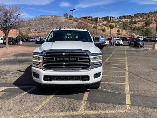 2024 RAM 3500 Laramie Crew Cab 4x4 8' Box