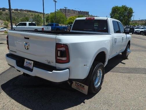2024 RAM 3500 Laramie Crew Cab 4x4 8' Box