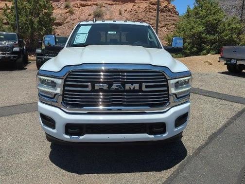2024 RAM 3500 Laramie Crew Cab 4x4 8' Box