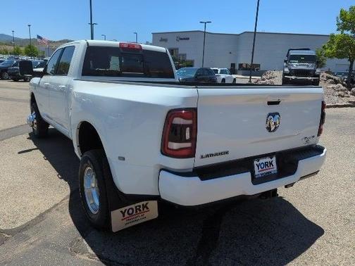2024 RAM 3500 Laramie Crew Cab 4x4 8' Box