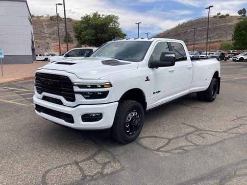 2025 RAM 3500 Laramie Crew Cab 4x4 8' Box