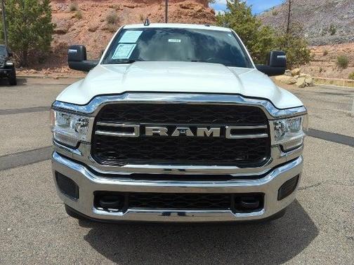 2024 RAM 2500 Tradesman Crew Cab 4x4 8' Box