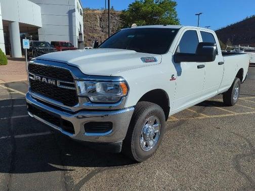 2024 RAM 2500 Tradesman Crew Cab 4x4 8' Box