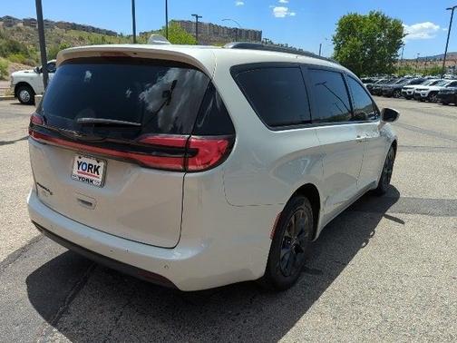2021 Chrysler Pacifica Touring
