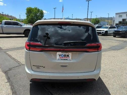 2021 Chrysler Pacifica Touring