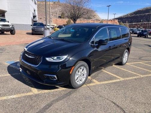 2025 Chrysler Pacifica L