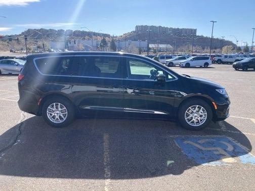 2025 Chrysler Pacifica L