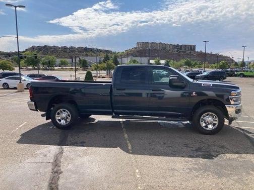 2025 RAM 3500 Tradesman Crew Cab 4x4 8' Box
