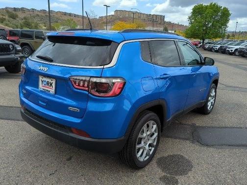2022 Jeep Compass Latitude Lux