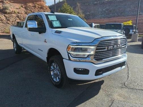 2024 RAM 3500 Laramie Crew Cab 4x4 8' Box