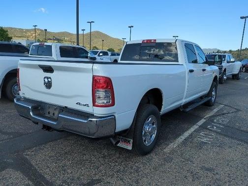2024 RAM 2500 Tradesman Crew Cab 4x4 8' Box