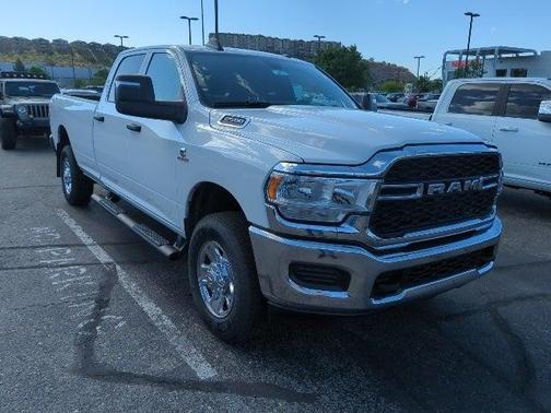 2024 RAM 2500 Tradesman Crew Cab 4x4 8' Box